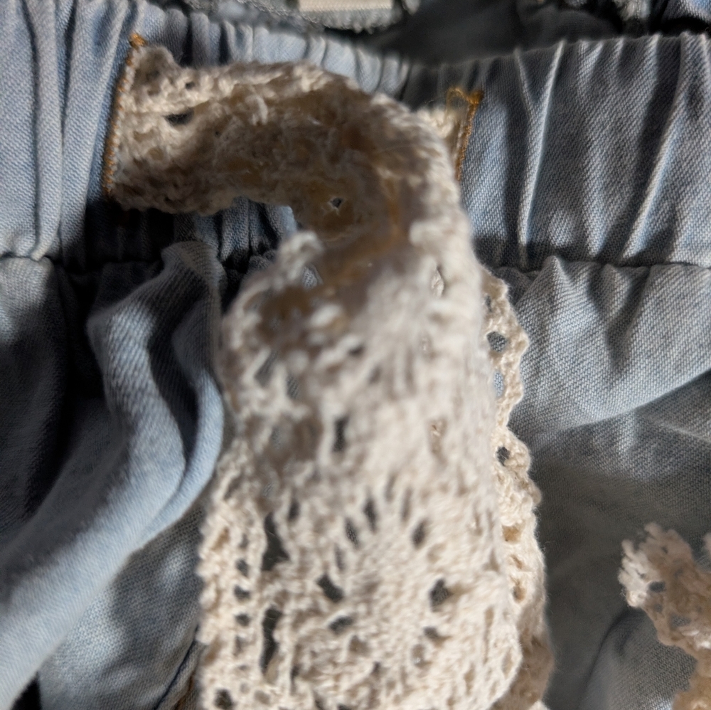 POL Lace Detail Floral Patchwork Embroidered Denim Pants *NWOT *M - Picture 3 of 3